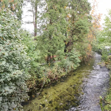 Riverbank Appartement *